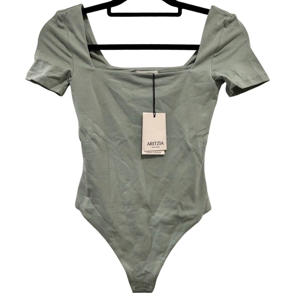 Aritzia Contour Bodysuit Womens Medium Sage Green Square Neck Short Sleeve NWT